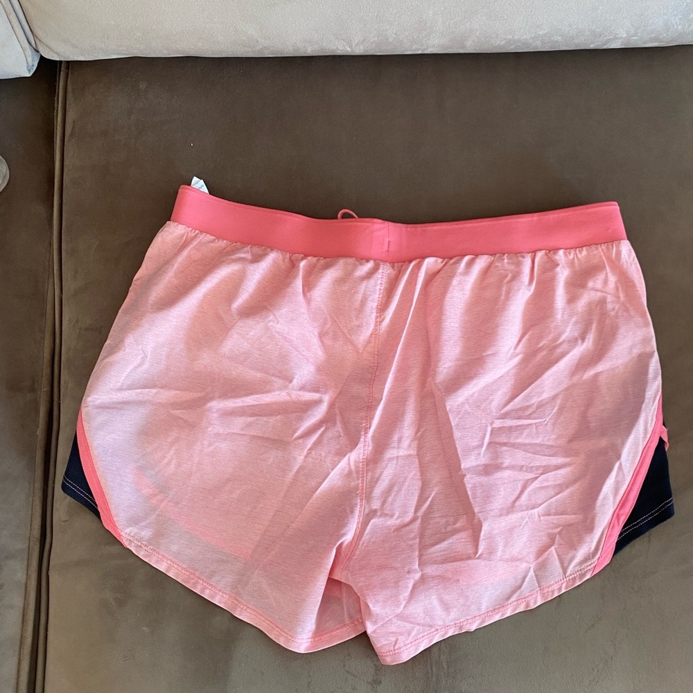 Running workout shorts - Picture 2 of 3